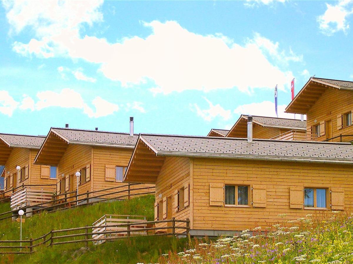 Holiday home Holiday Home Komfort Aclas Maiensaess Resort-1 By Interhome *