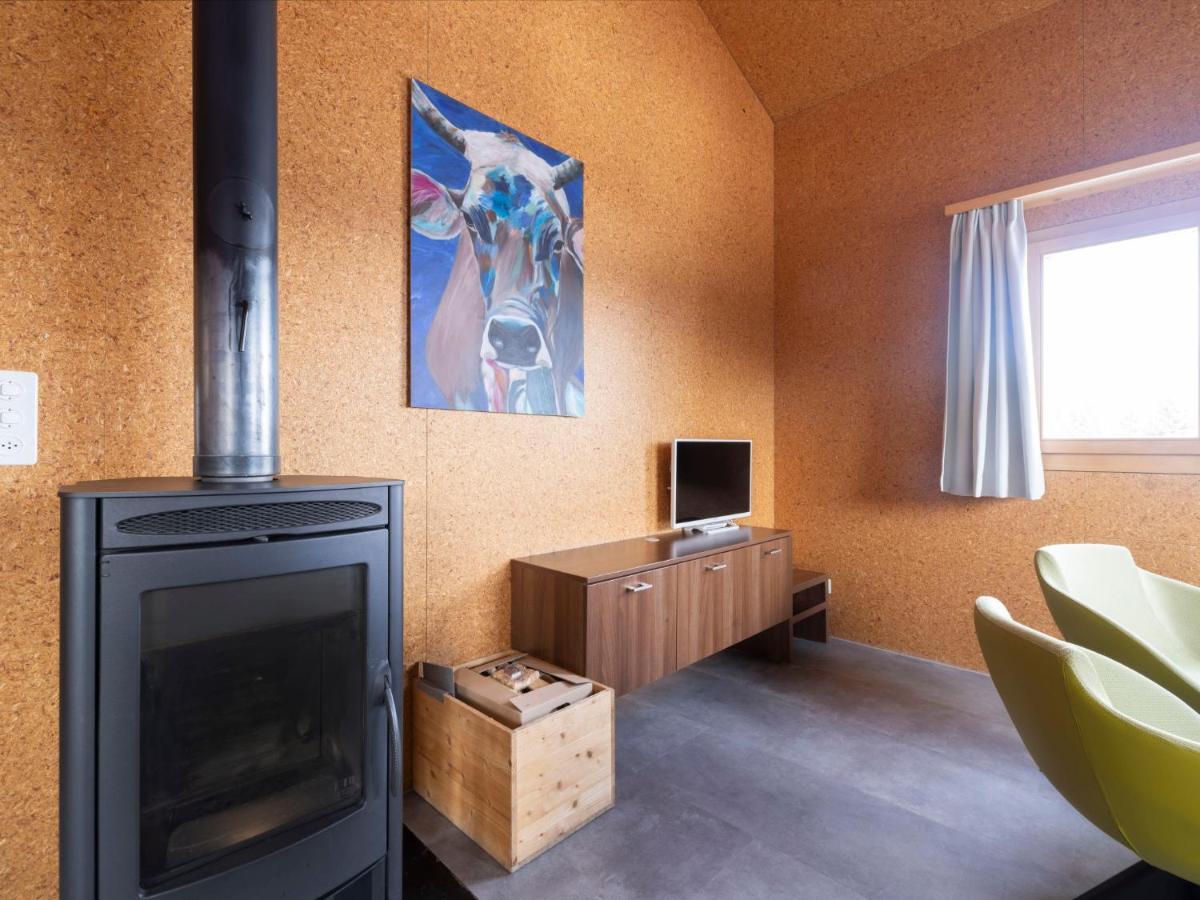 Holiday home Holiday Home Komfort Aclas Maiensaess Resort-1 By Interhome